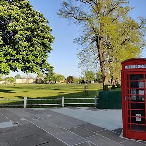 Twickenham By Charles Apartment